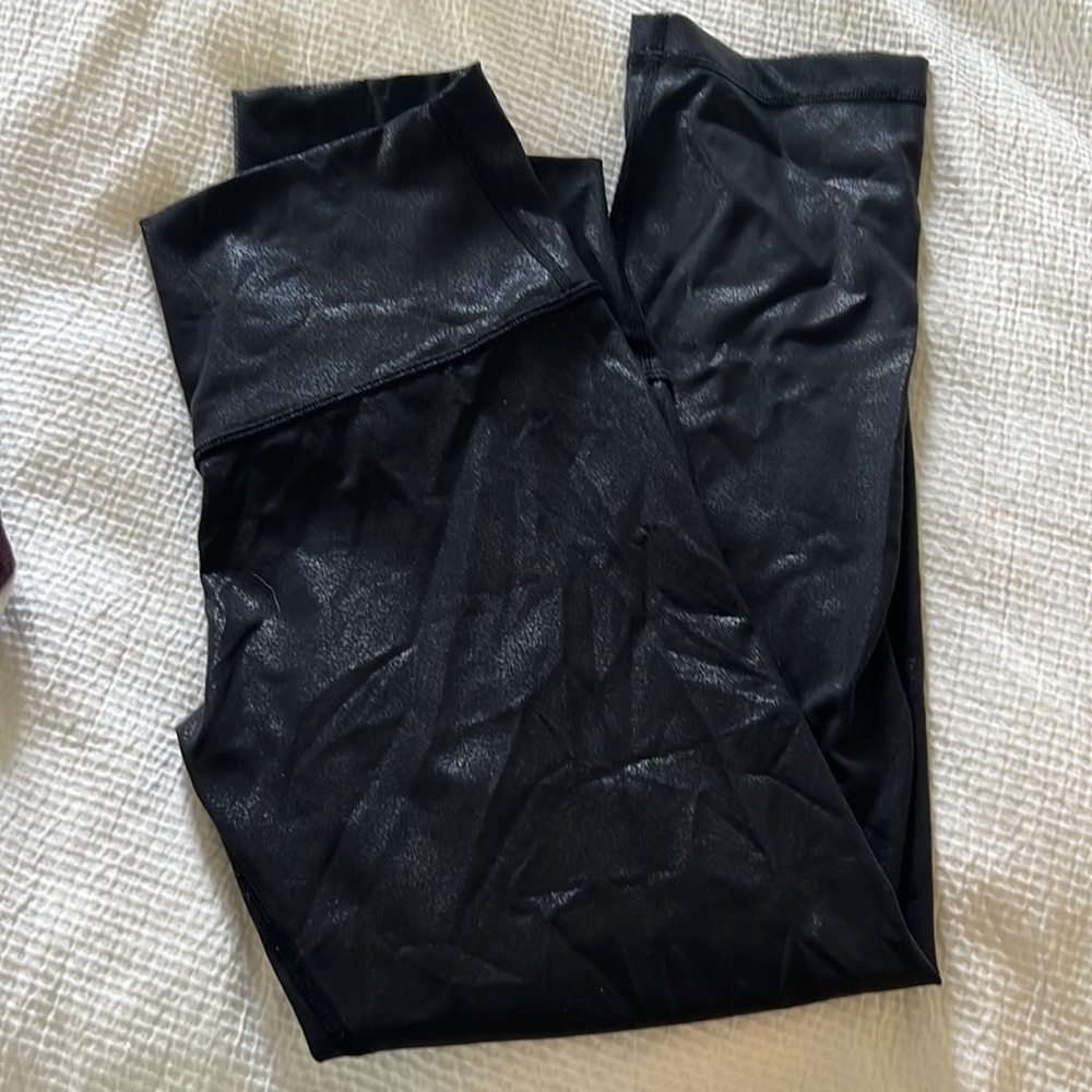 Lululemon barely worn metallic crop leggings size 8
